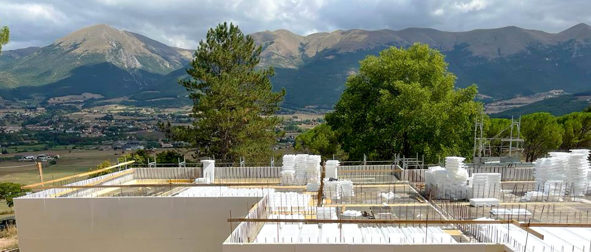 Cantiere in costruzione con pannelli ICF in polistirene